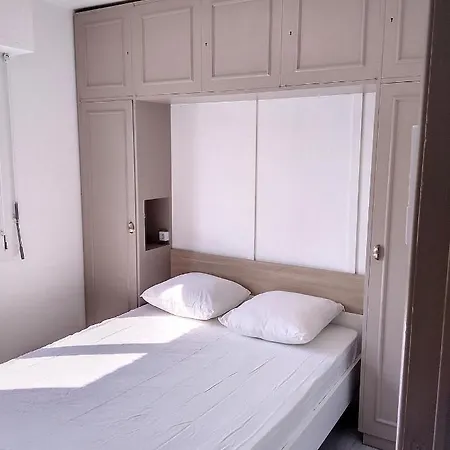 De La * ז'ואן-לה-פינס